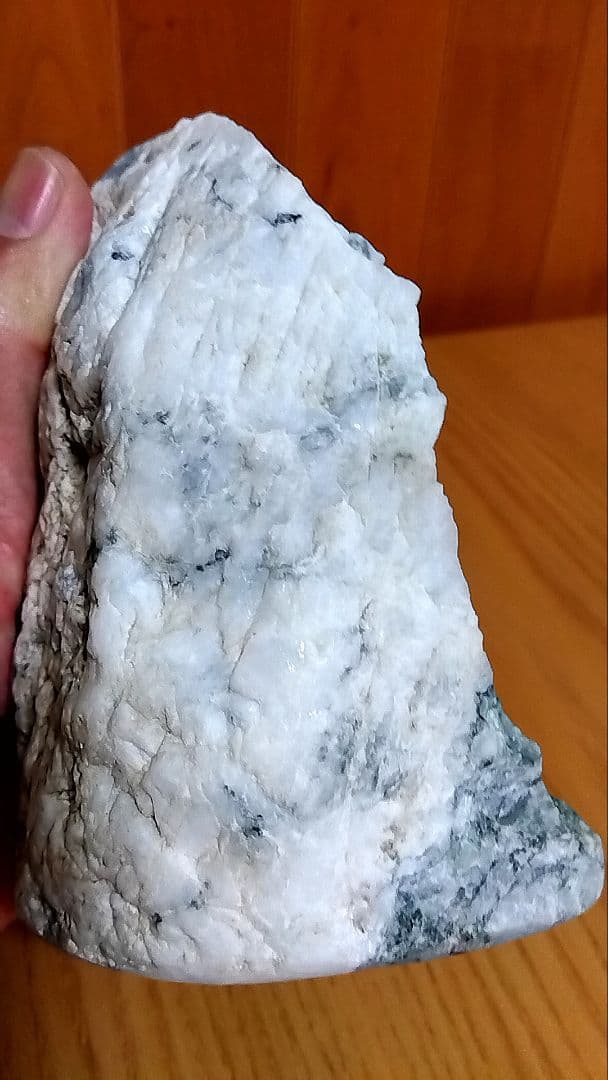 ☆翡翠原石☆糸魚川硬玉【姫川・転石カチ割り・割り肌仕立1.2kg】