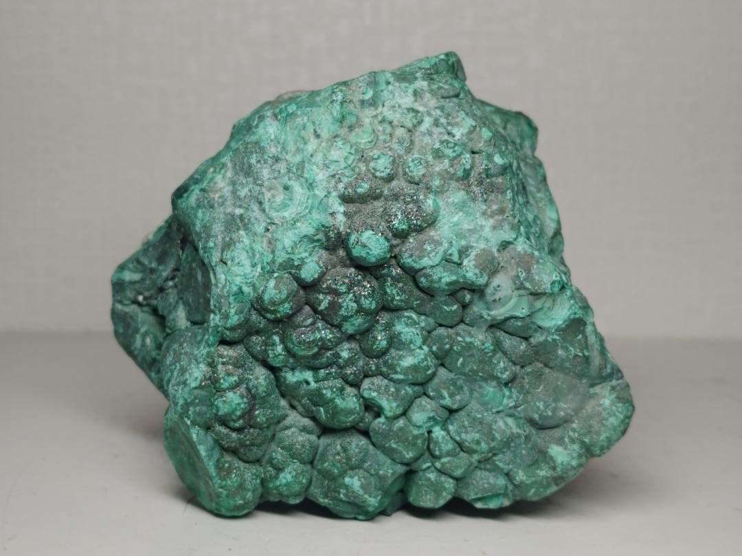 マラカイト① 2.5kg 孔雀石 鑑賞石 自然石 原石 誕生石 鉱物 水石