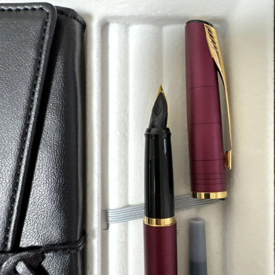 新品•未使用　PARKER パーカー　万年筆　ラティトゥード　レッド　ペンケース
