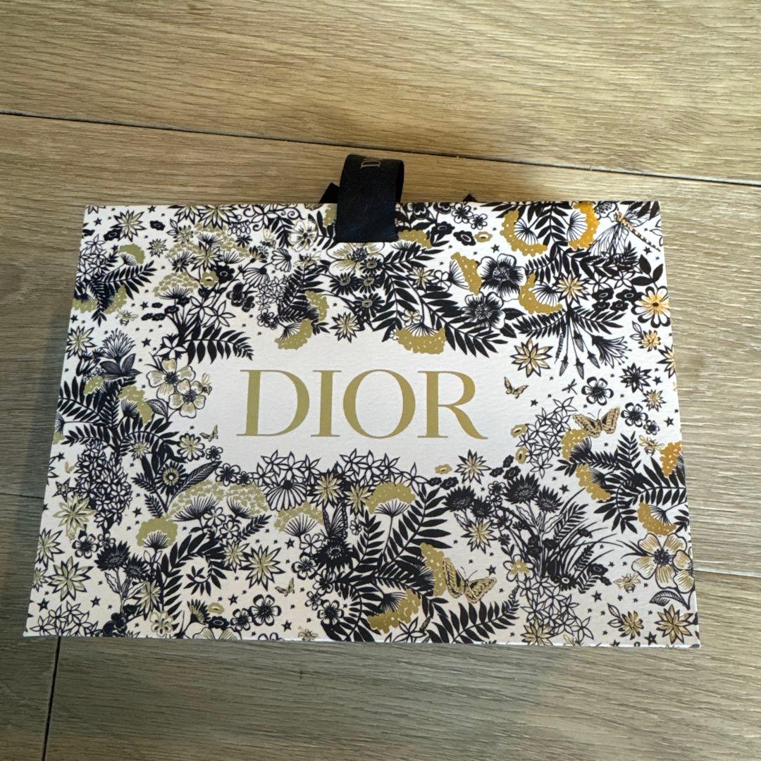 Dior 花柄ギフトボックス 中サイズ - メルカリ