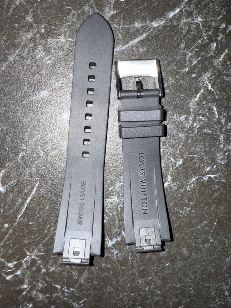 LOUIS VUITTON タンブールラバーベルト 時計