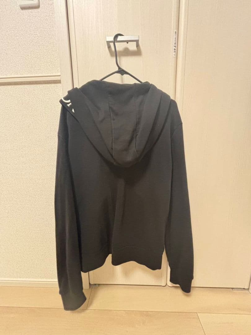 【限定値下げ】MONCLER ブラック フード付きパーカー　M