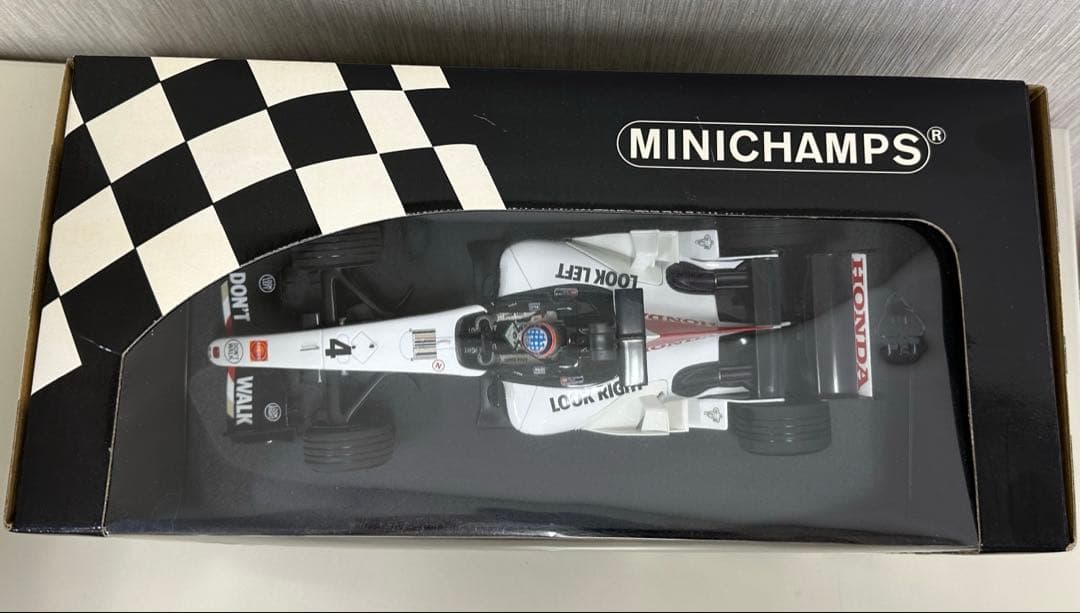 MINICHAMPS 1:18 ミニカー B.A.R Honda Showcar