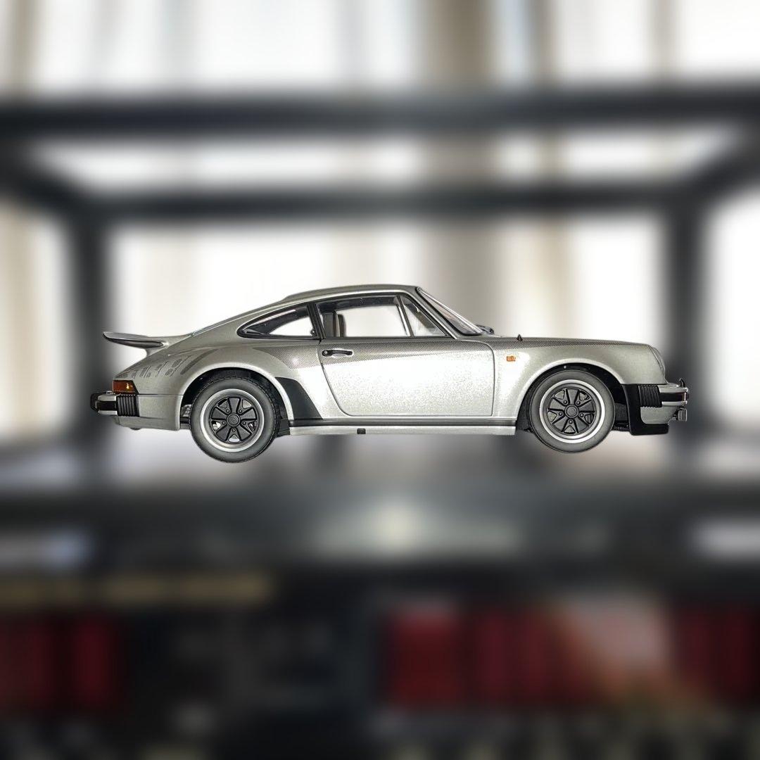 AUTOart 1/18 ポルシェ911ターボ （930）3.0シルバー