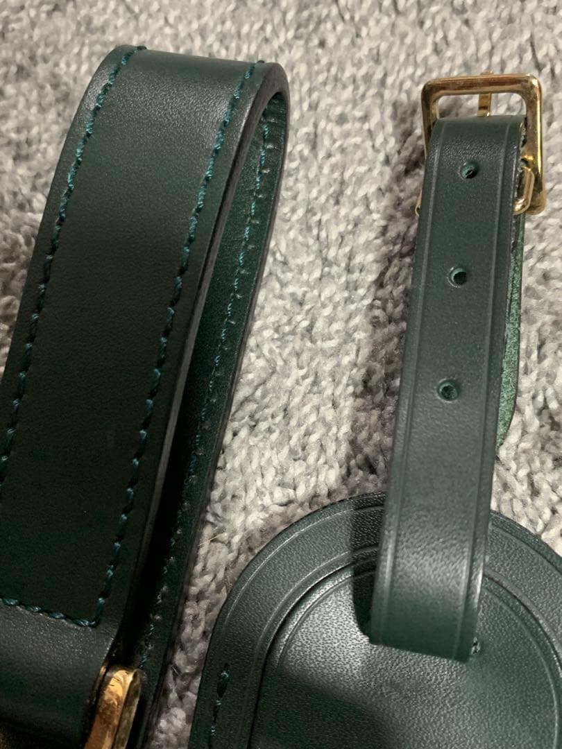 LOUIS VUITTON ネームタグ ダークグリーン。美品。希少。超おすすめ。