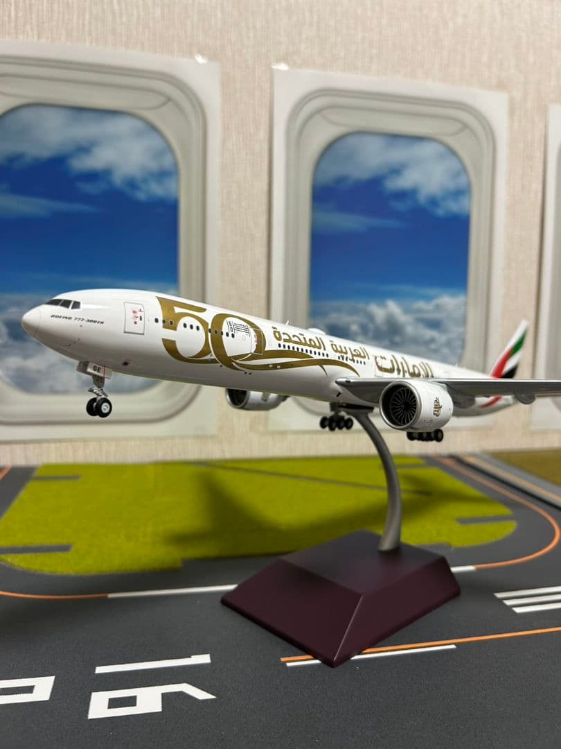エミレーツ航空 UAE 50周年記念モデル B777 1/200 - メルカリ