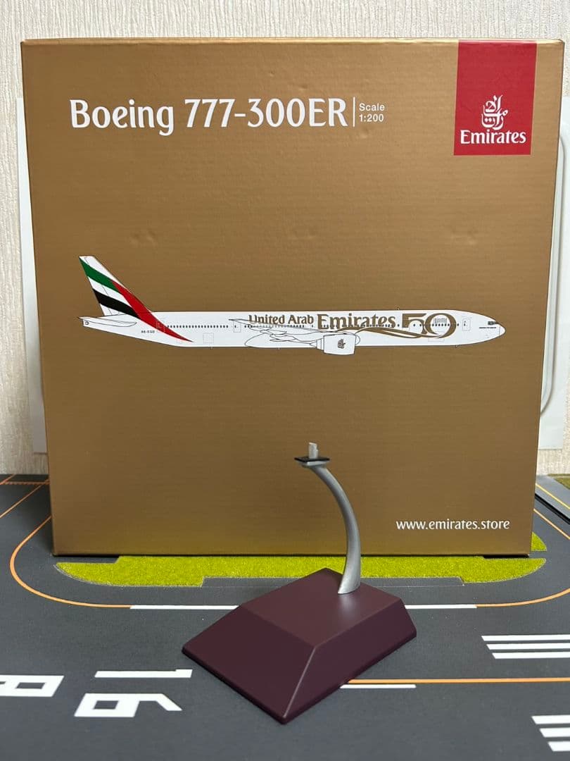 エミレーツ航空 UAE 50周年記念モデル B777 1/200