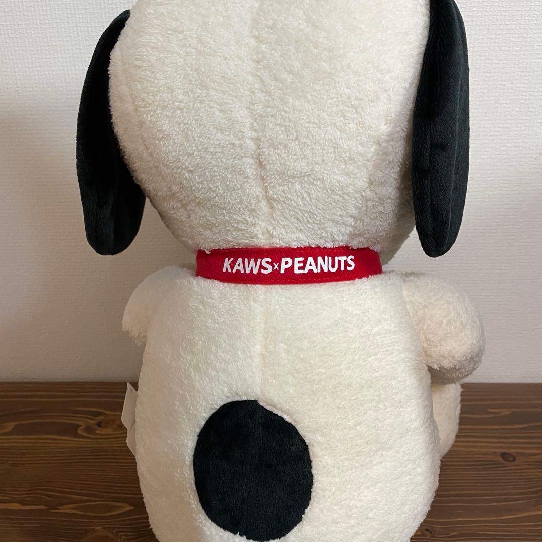 【M】新品UNIQLO×PEANUTS スヌーピー　KAWS ぬいぐるみ