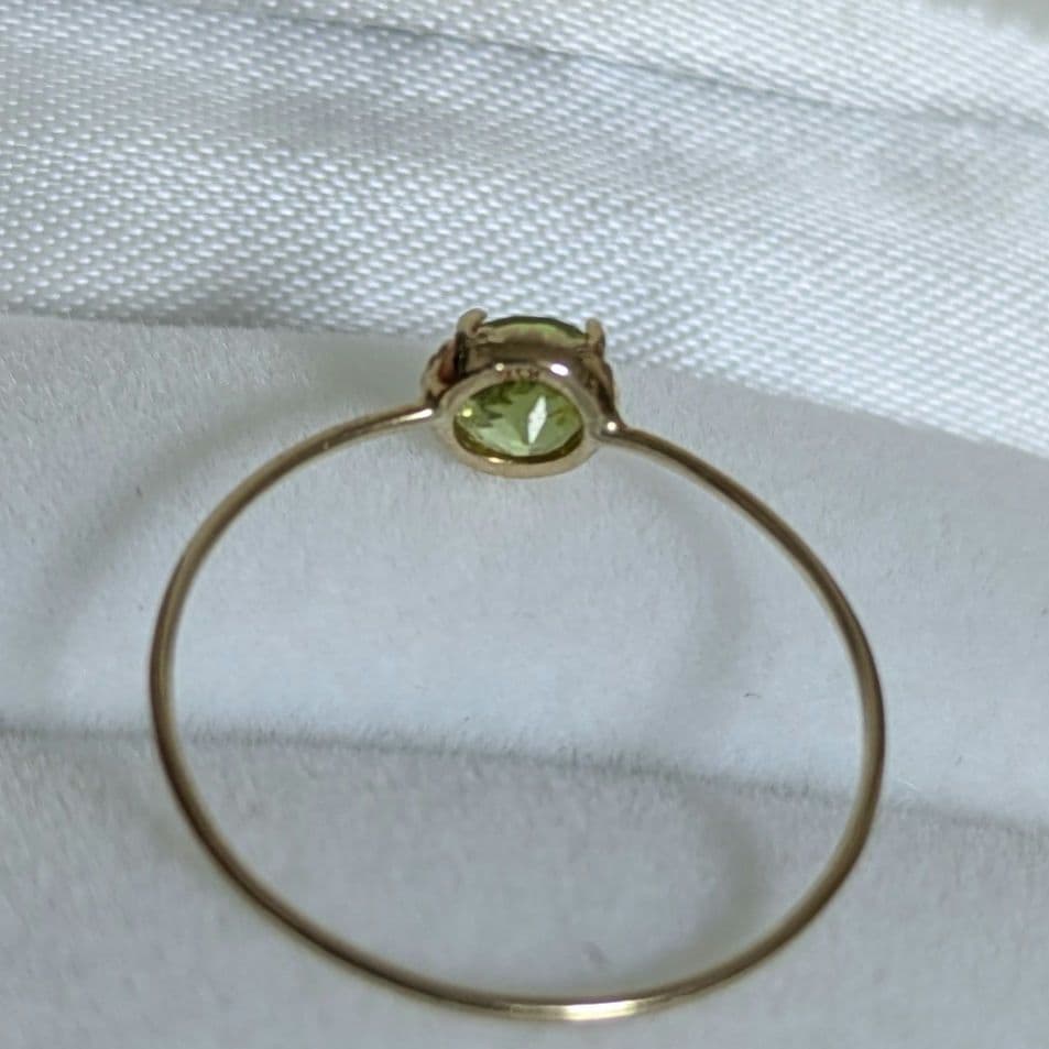k10 華奢リング　ペリドット　ラウンド4ミリ　11号　ブルーオパールおまけつき