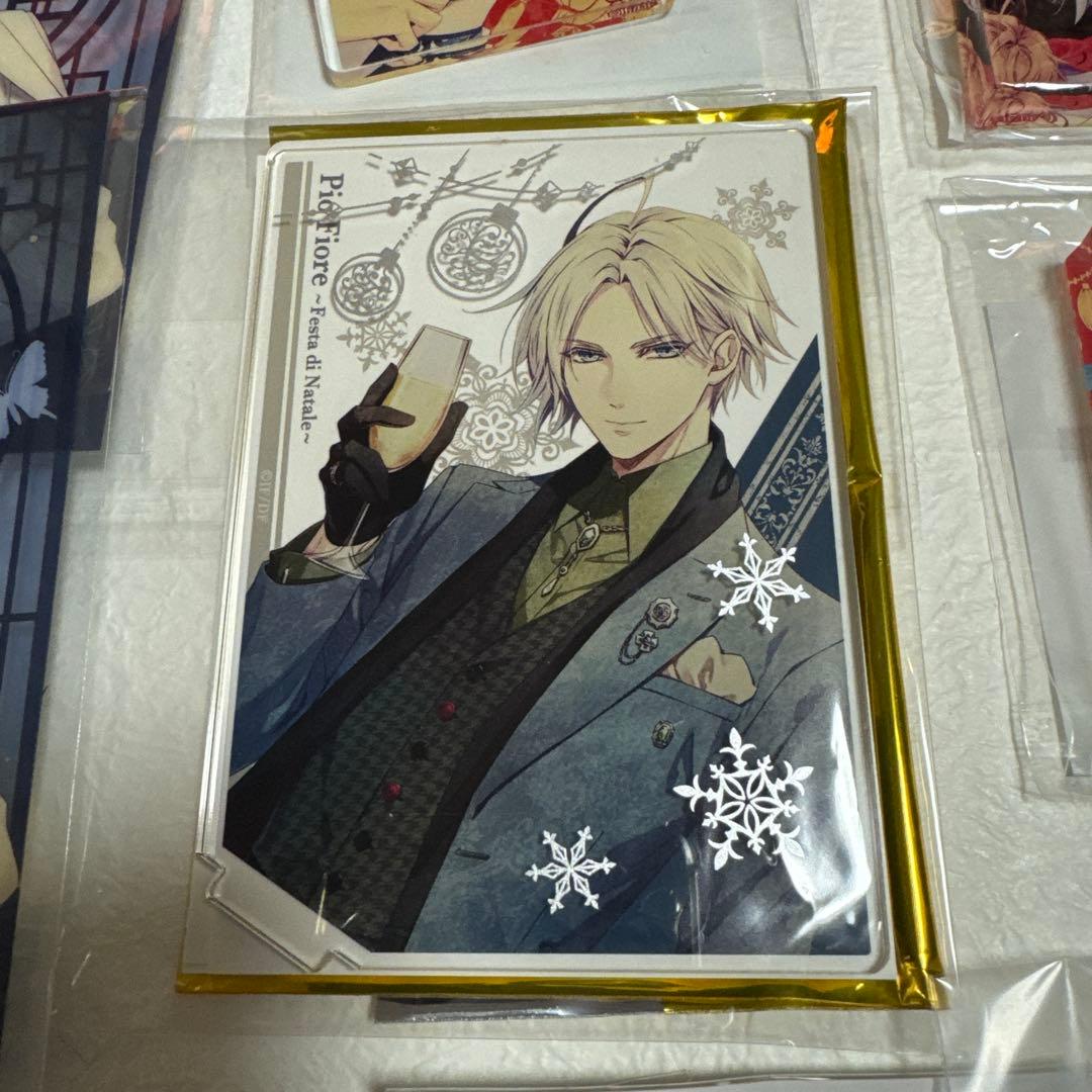 ピオフィ ダンテ アクスタ、缶バッジグッズ纏め売り - メルカリ