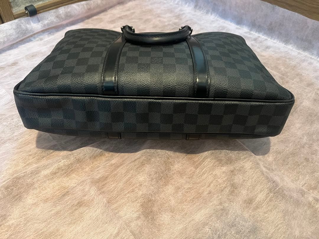 LOUIS VUITTON　ビジネスバック