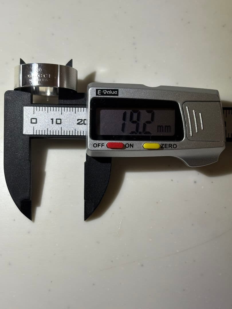 GUCCI ロゴシルバーリング 刻印サイズ:21号【箱/ポーチ付】