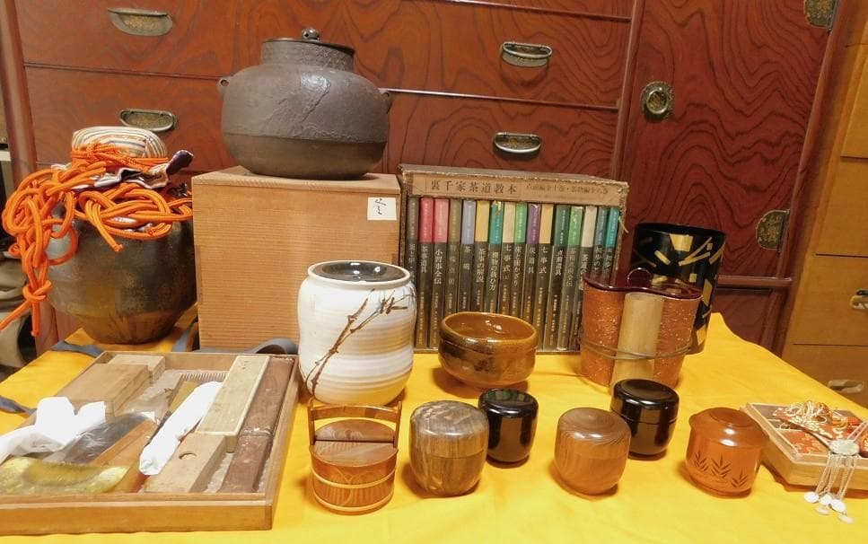 お茶道具まとめての1部・茶釜です 茶道具の種類一覧｜読み方や使い方を解説【水差し・茶碗・棚・皆具