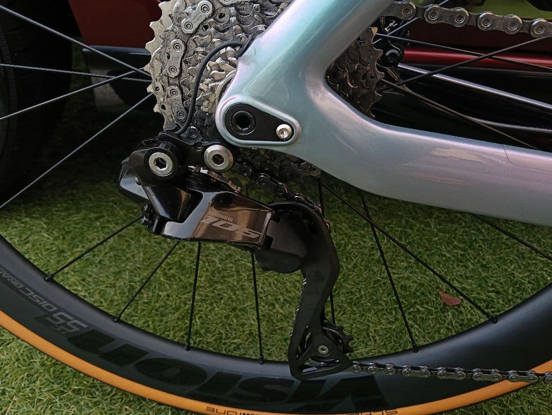 ビアンキ　Bianchi　アリア　105 電動　di2　ロードバイク　disc