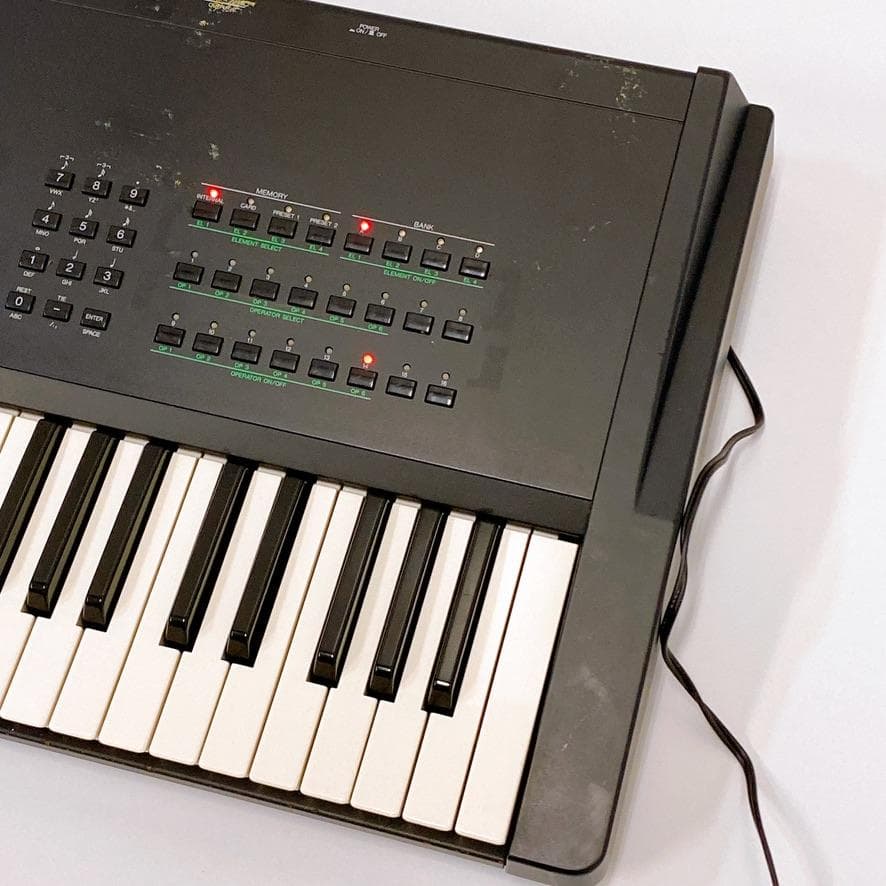 YAMAHA ヤマハ シンセサイザー SY77 ハードケース付き 音出し確認済