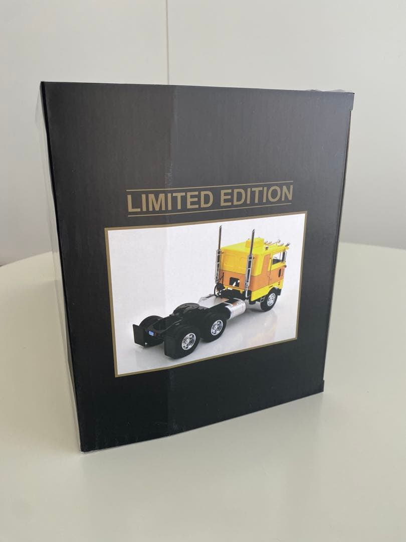 ミニカー 1/18 Peterbilt 352 Pacemaker 1977-1979