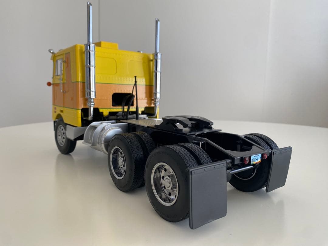 ミニカー 1/18 Peterbilt 352 Pacemaker 1977-1979
