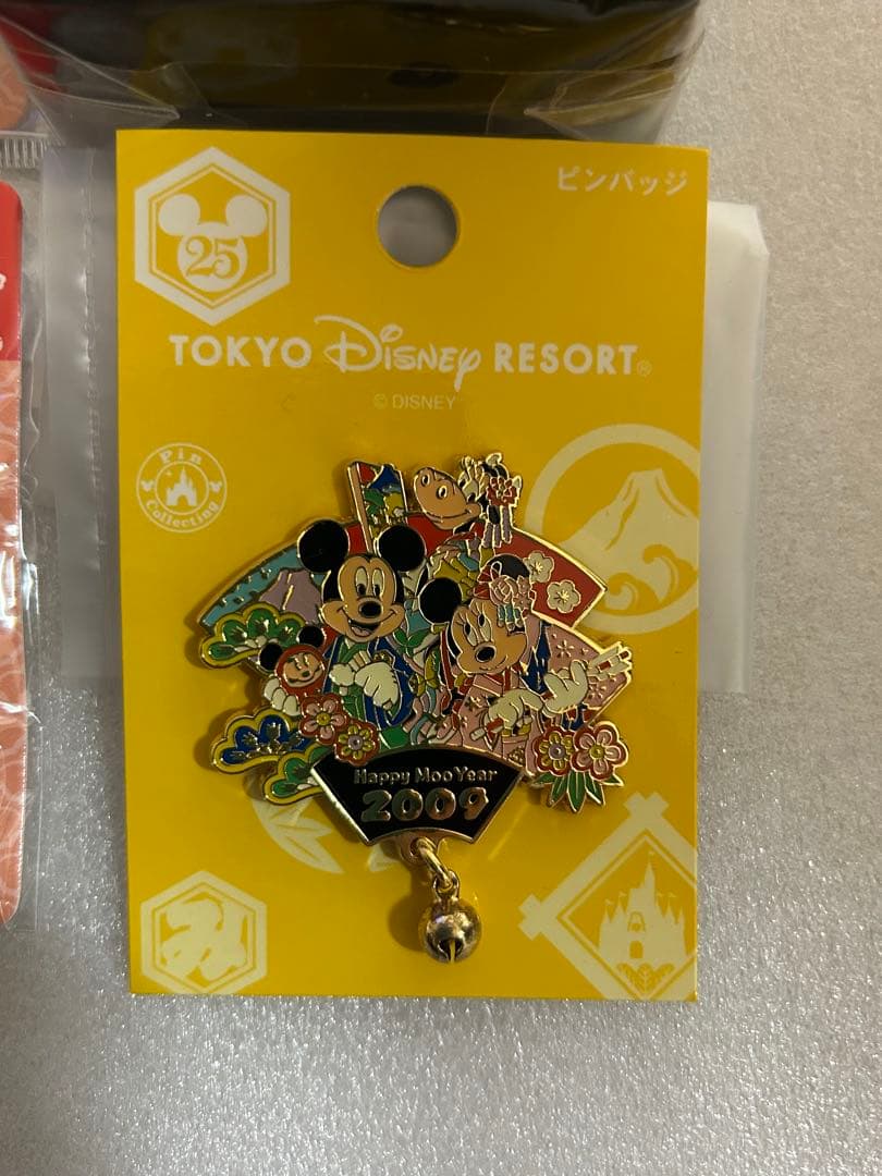 ディズニーストア ハッピーニューイヤーピンバッジ 2006 まとめ売り