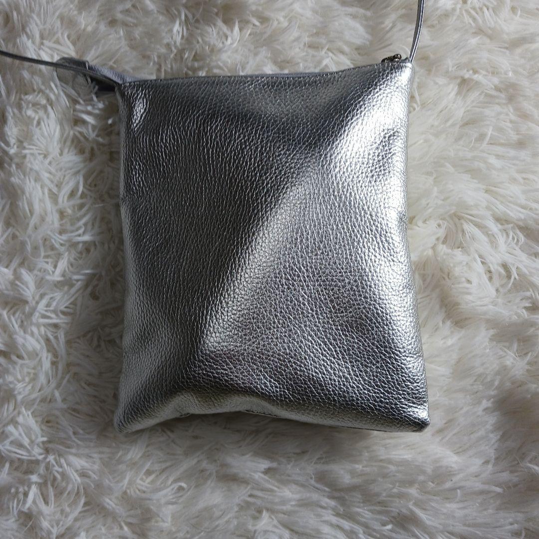 サロンドアルファード　ショルダーバック　シルバー スマイル　ポシェット