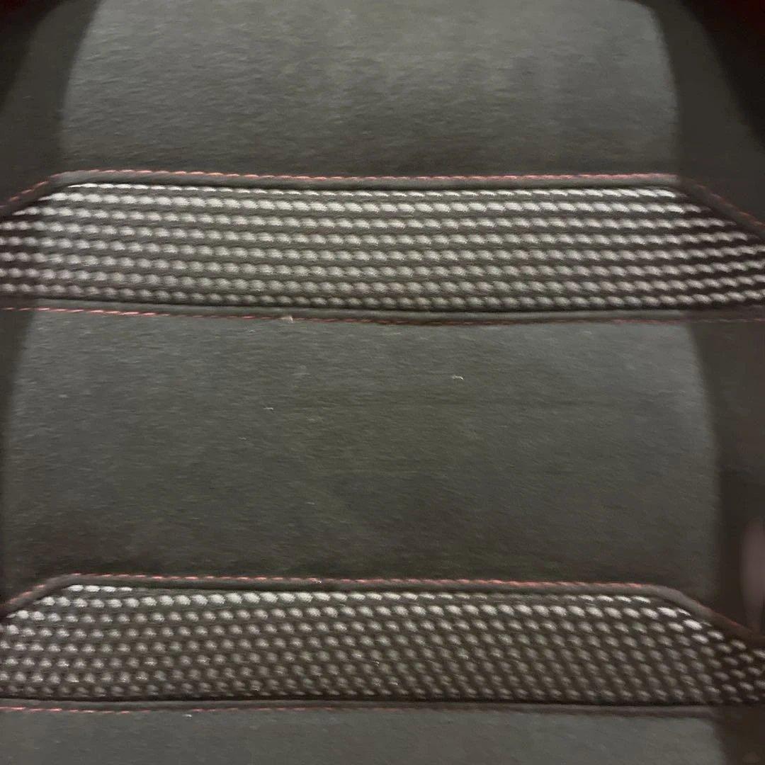 AMG メルセデス車用チャイルドシート ブラック/レッド