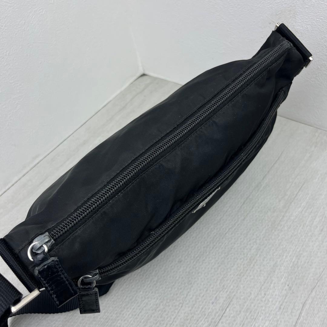 PRADA プラダ ショルダーバッグ カメラバッグ ブラック ナイロン 三角ロゴ