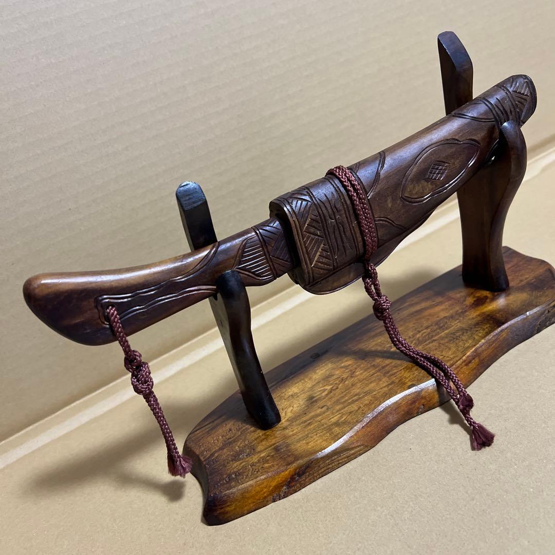 アイヌ 北海道 お土産 木製刀型装飾品 スタンド付き 約30cm