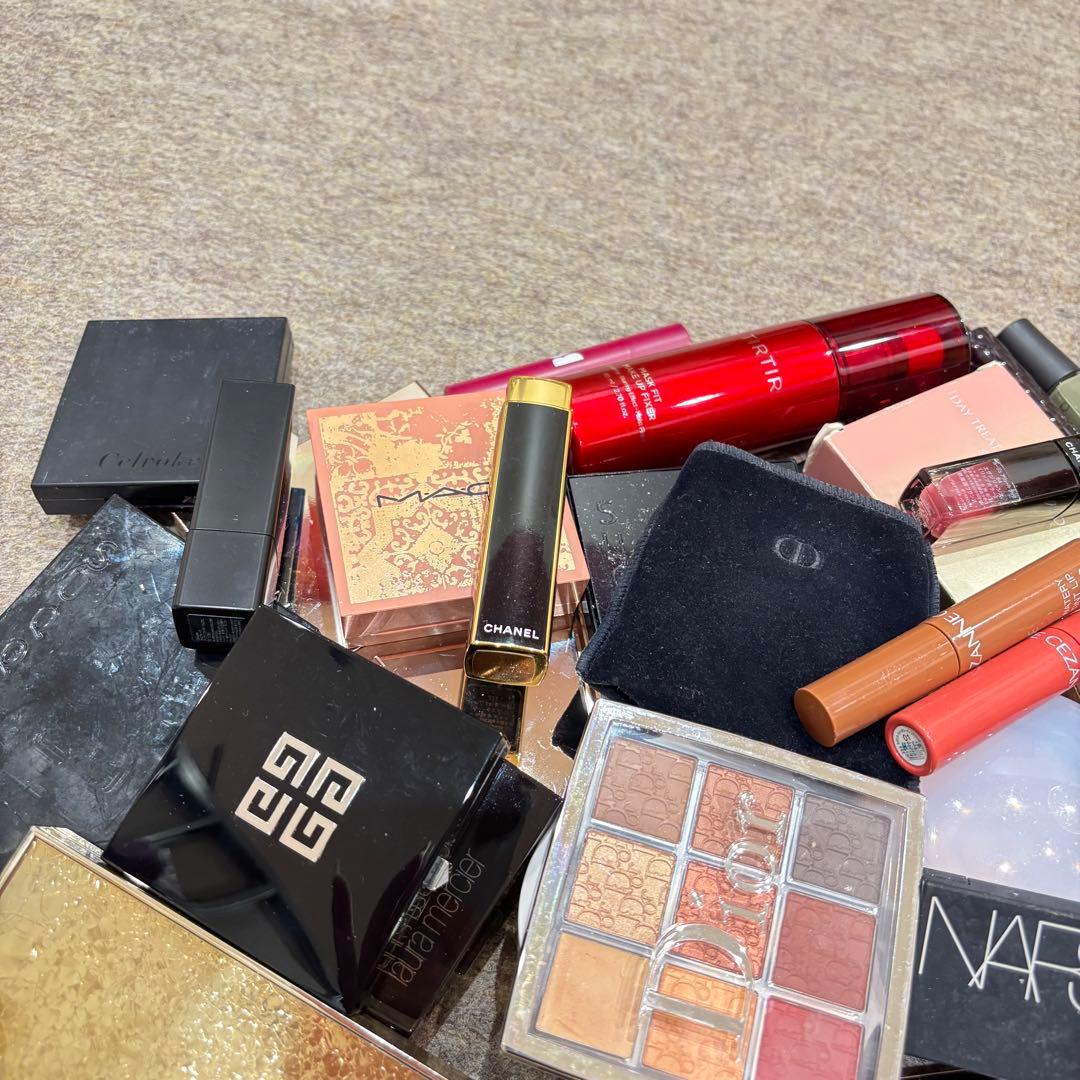 ブランド　デパコス多め！　コスメ　化粧品大量纏め売り約40点