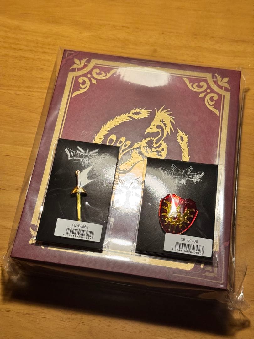 ドラゴンクエストIII Switch + ロトの剣ピンバッジ+ブック型収納BOX