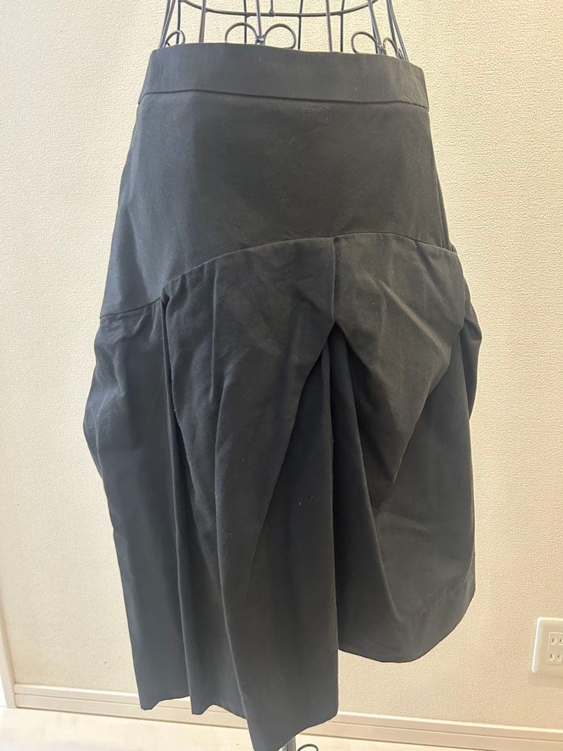 ⭐︎美品⭐︎ヴィヴィアンウエストウッド　タック入り黒フレアスカート　かわいい　個性的