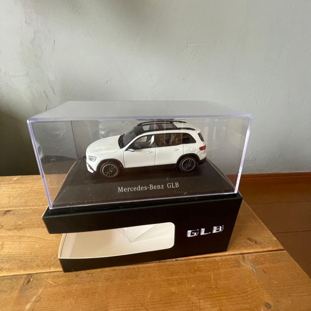 Mercedes-Benz GLB ミニカー ホワイト 1/43