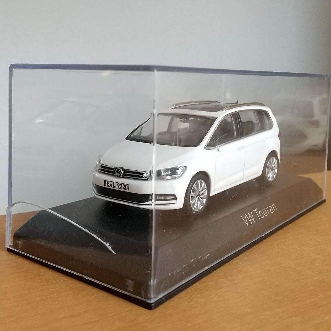 フォルクスワーゲン ゴルフトゥーラン ミニカー ホワイト ノレブ ケース付き