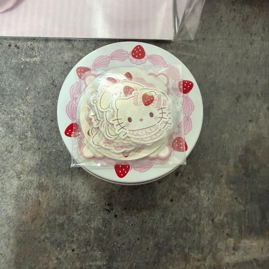 いちごホイップケーキ　キティ　アクセサリーケースセット　マスコット　おまけ付き