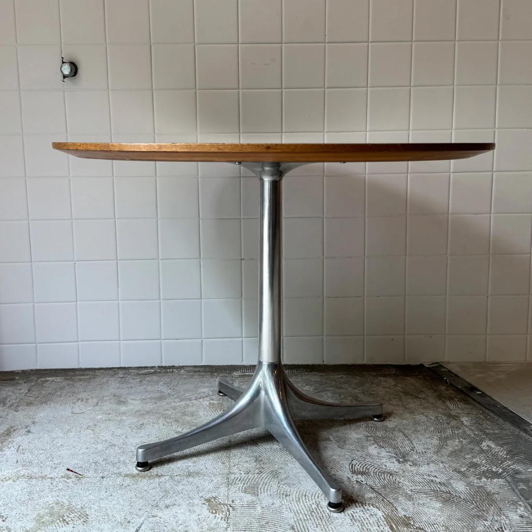 ハーマンミラー社のペデスタルテーブル 2011年製 黒 古傷あり