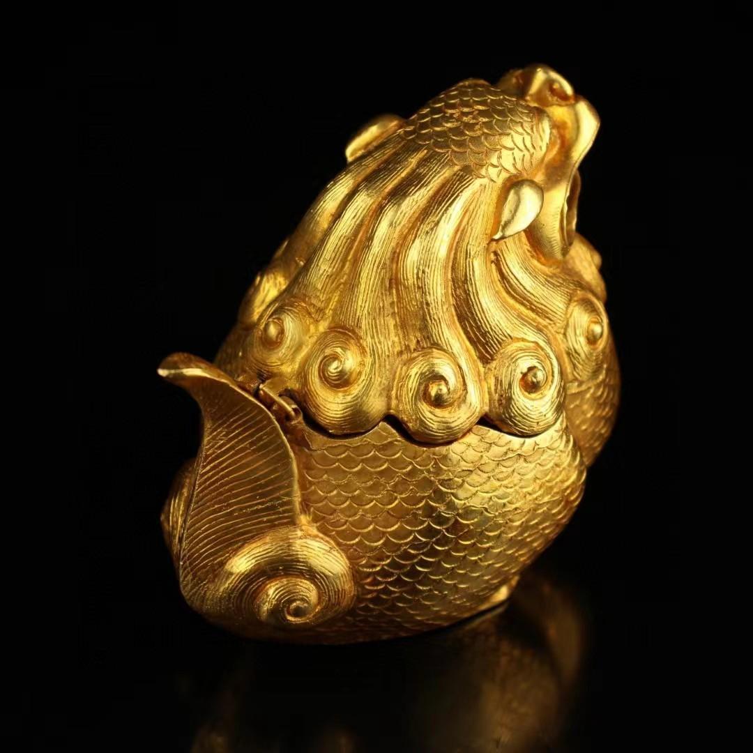 中国古美術・旧蔵鎏金獣煙香炉・純銅細密彫・純手作り・高浮彫・置物・茶道具・文房具