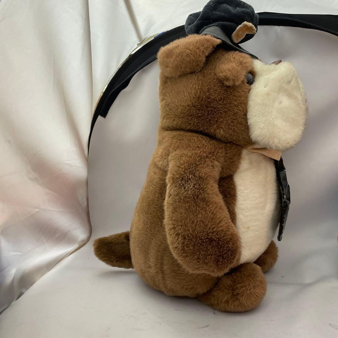 大きなブルドックのぬいぐるみ