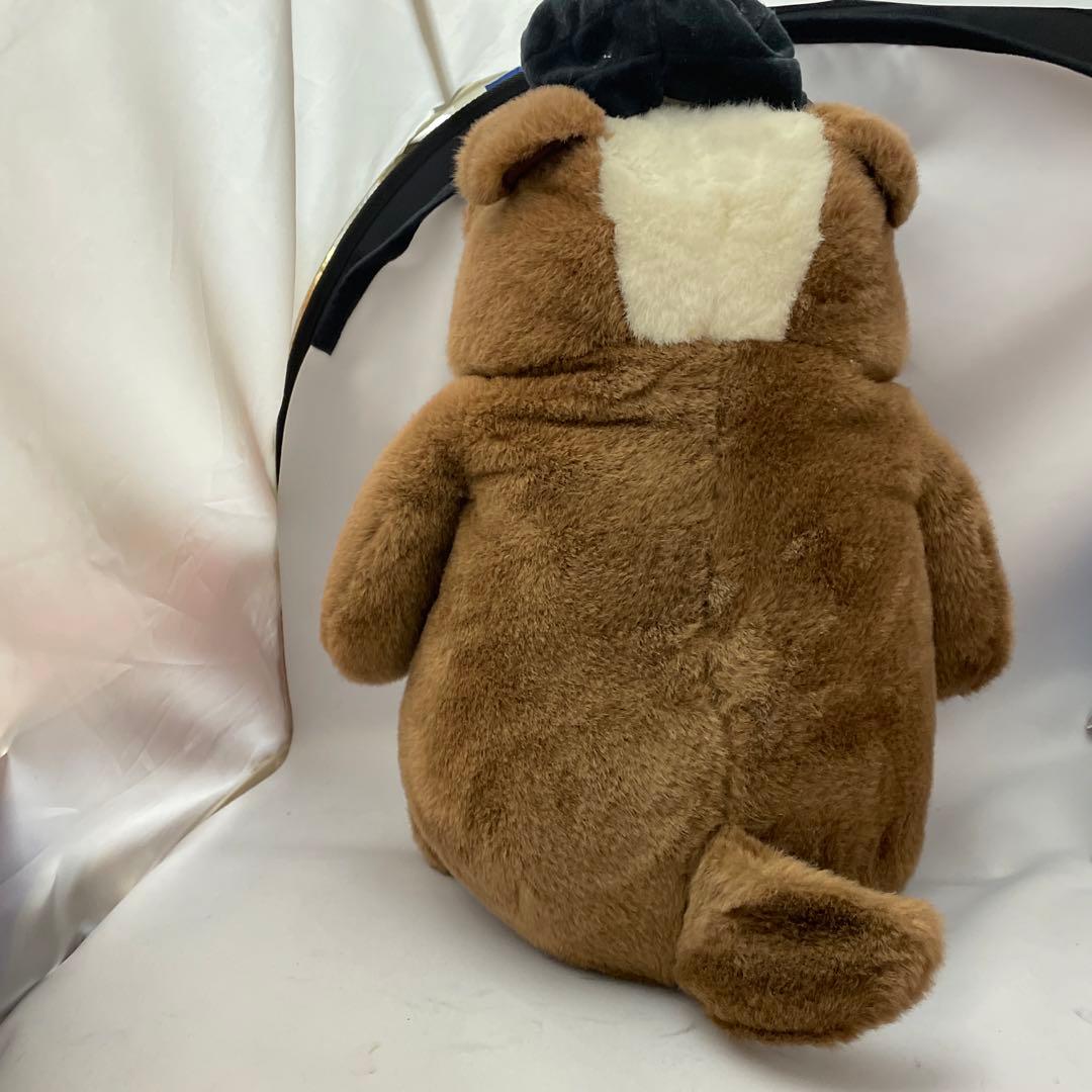 大きなブルドックのぬいぐるみ