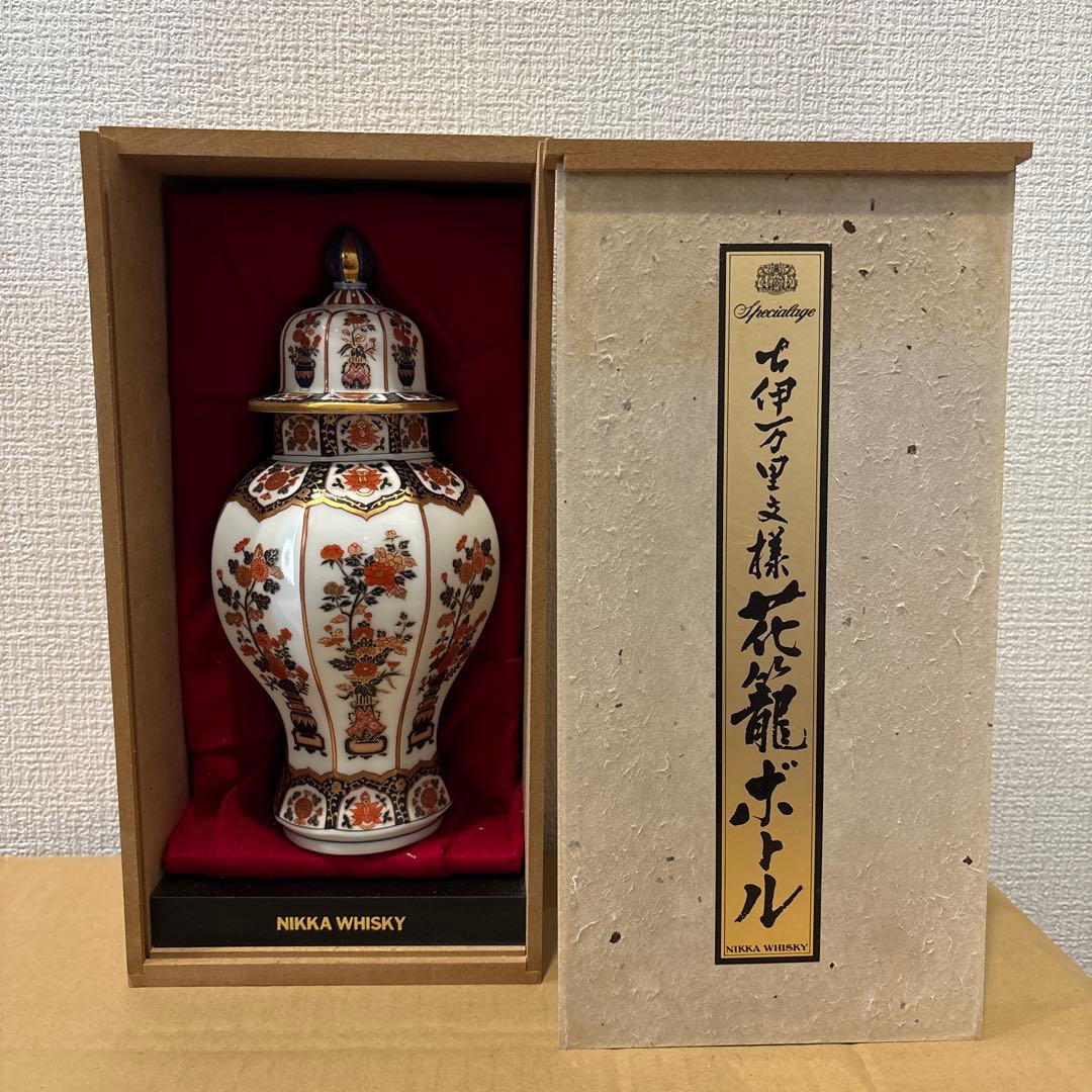 愛知県西尾市のお客様から、サントリー 白州12年 赤絵蛸唐草「寿」文筒