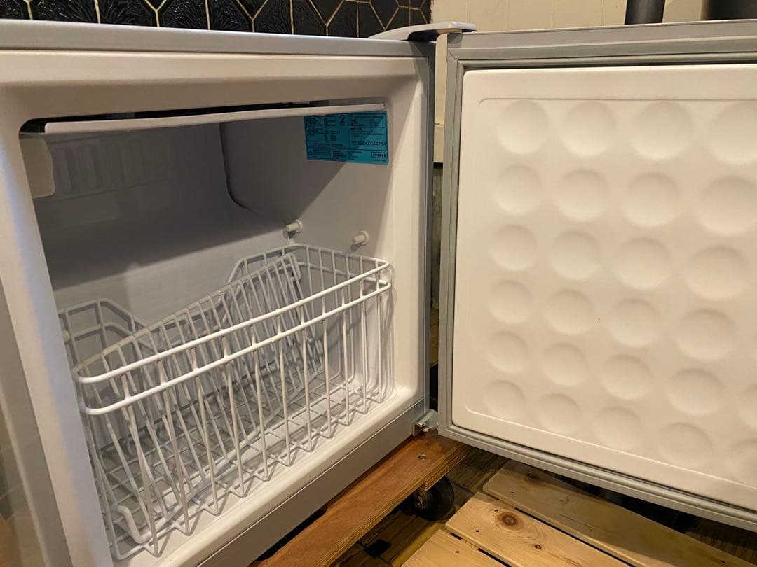 2019年製　送料無料 美品　Haier 小型冷凍庫　JF-NU40Ｇ