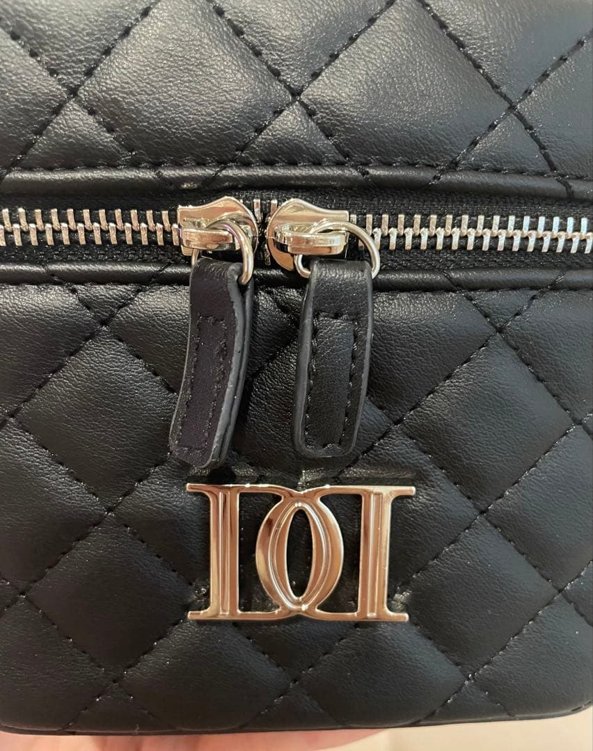 ダーリッチ/キルティングスクエアミニバッグ/シルバーパーツ