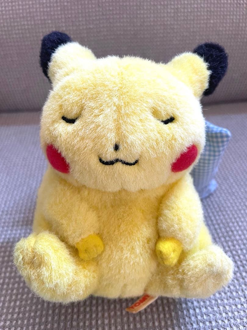 【希少】TOMY初期ピカチュウ ぬいぐるみ クッション付き　おやすみピカチュウ