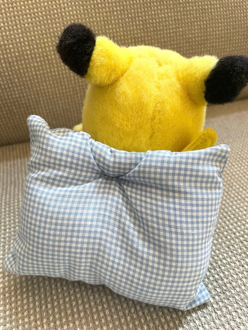 【希少】TOMY初期ピカチュウ ぬいぐるみ クッション付き　おやすみピカチュウ