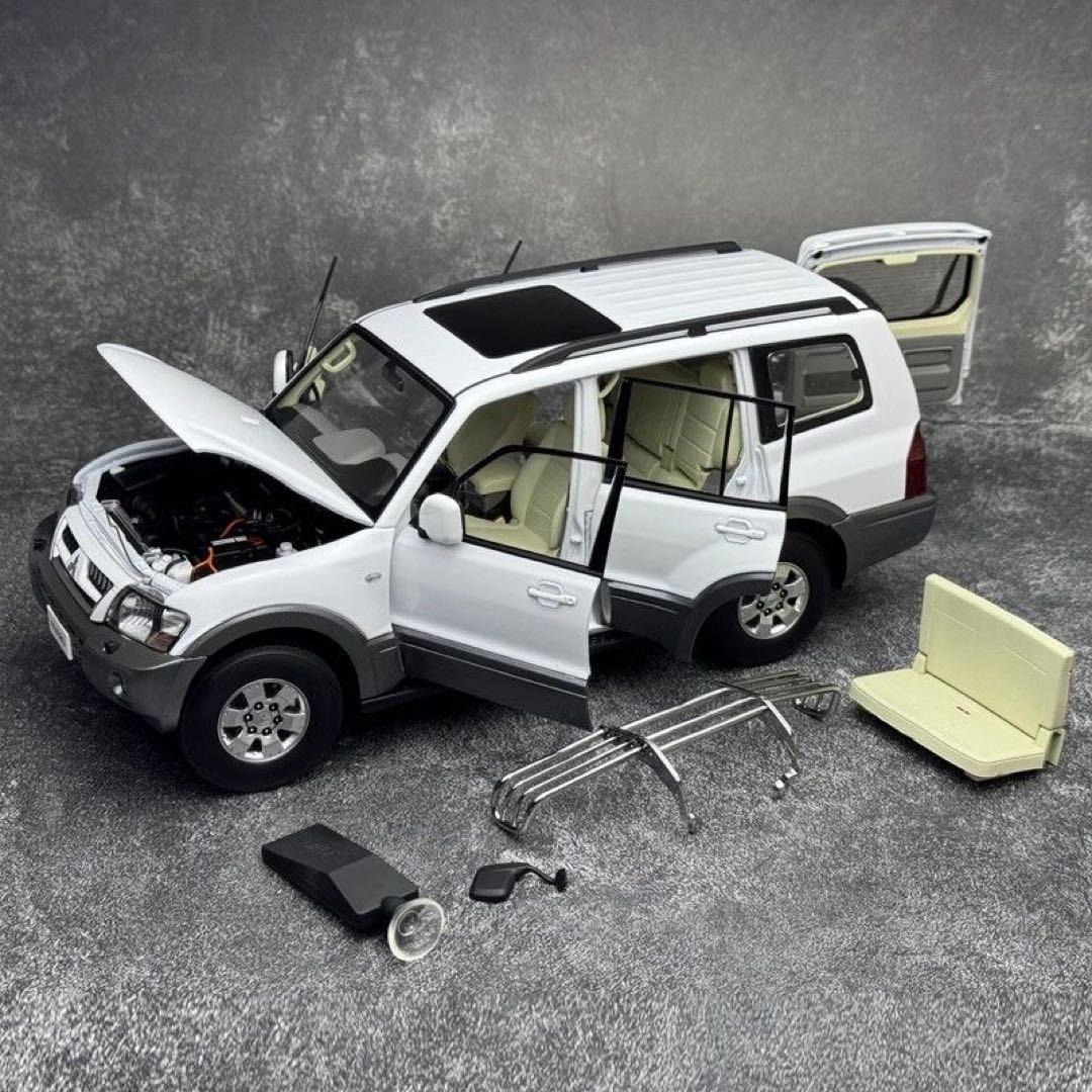YC Model 1:18 三菱 パジェロ V73 Pajero グリーン