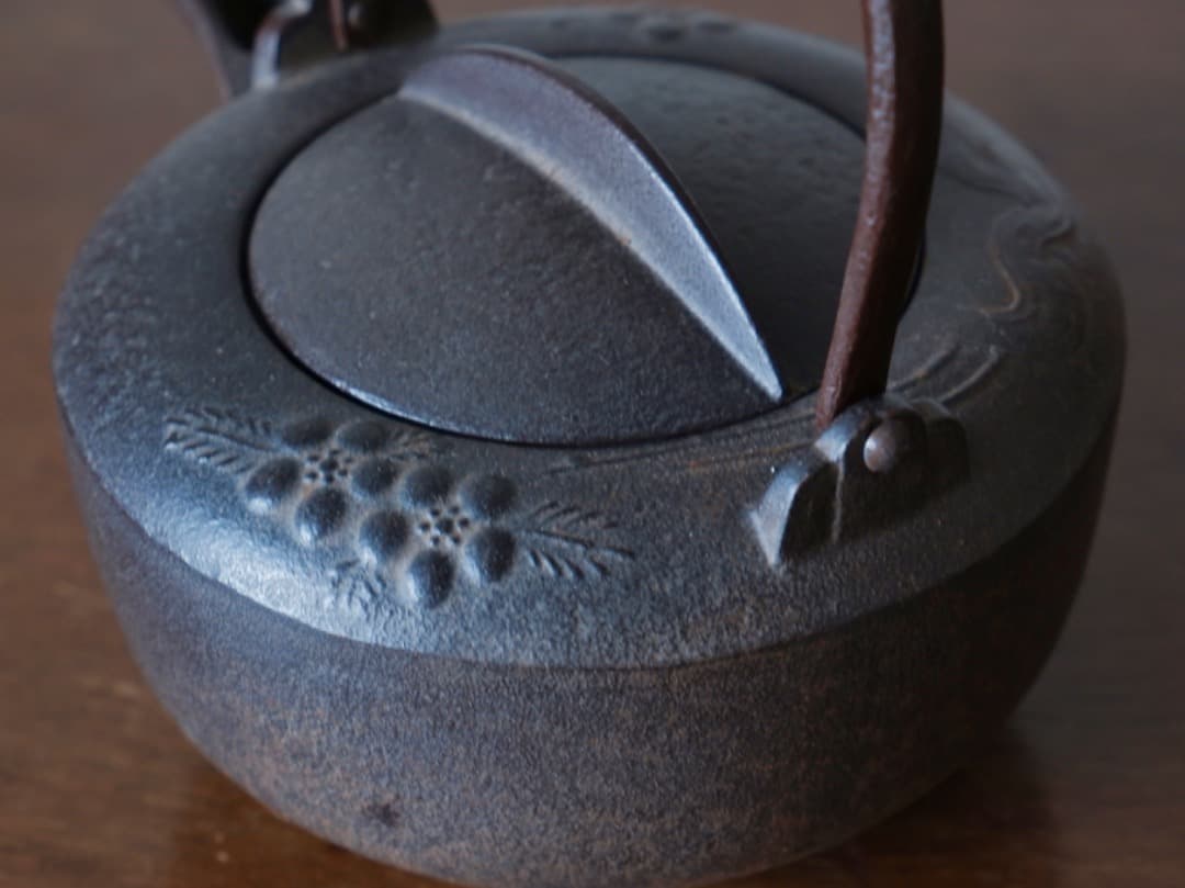 釜師高橋敬典 燗鍋 梅文 銚子 人間国宝 染付替蓋あり 酒