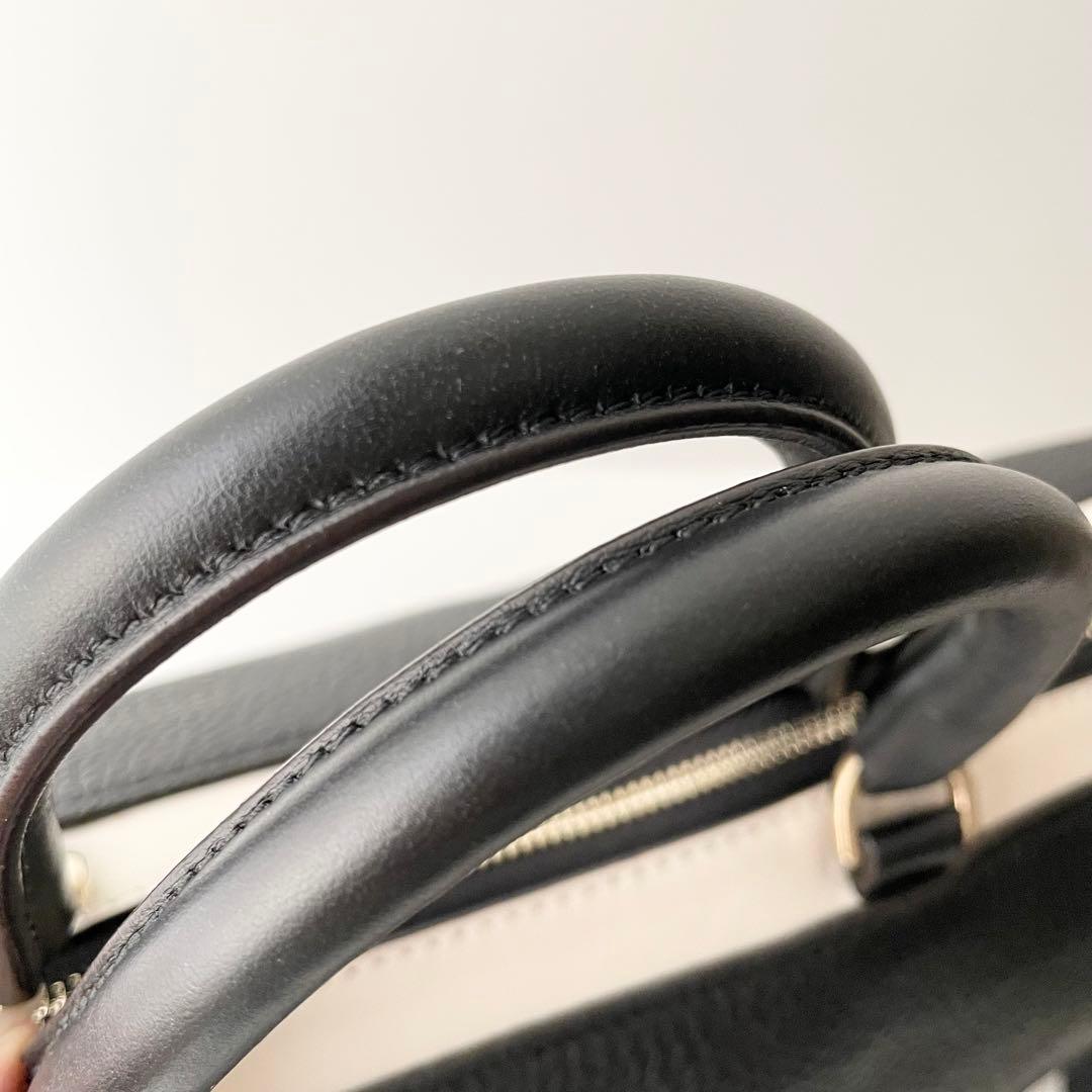 フルラ FURLA ハンドバッグ 2way ブロガー レザー 見た目が変わる