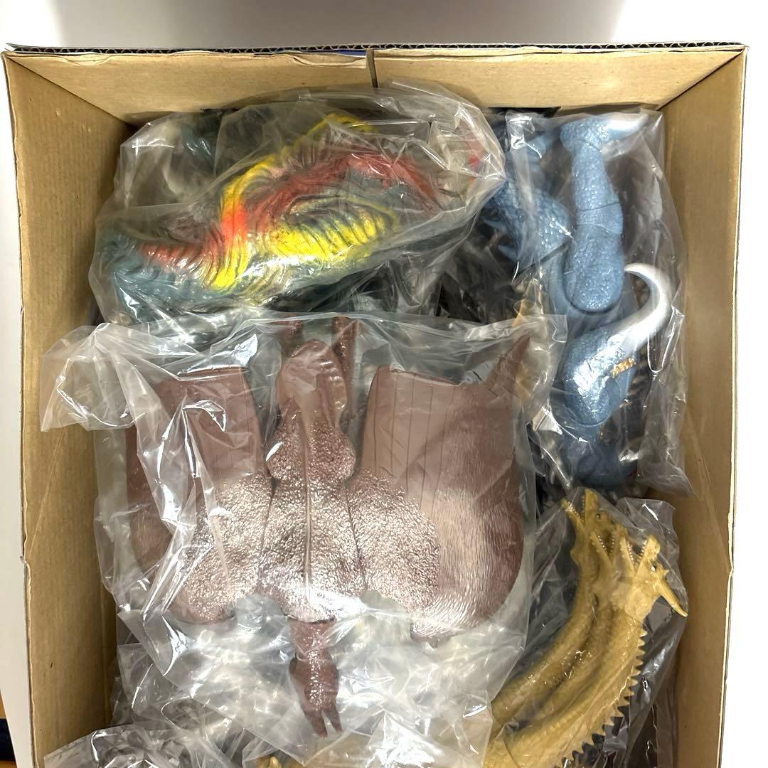 結集！歴代怪獣ボックス 全14種 カード14枚付き