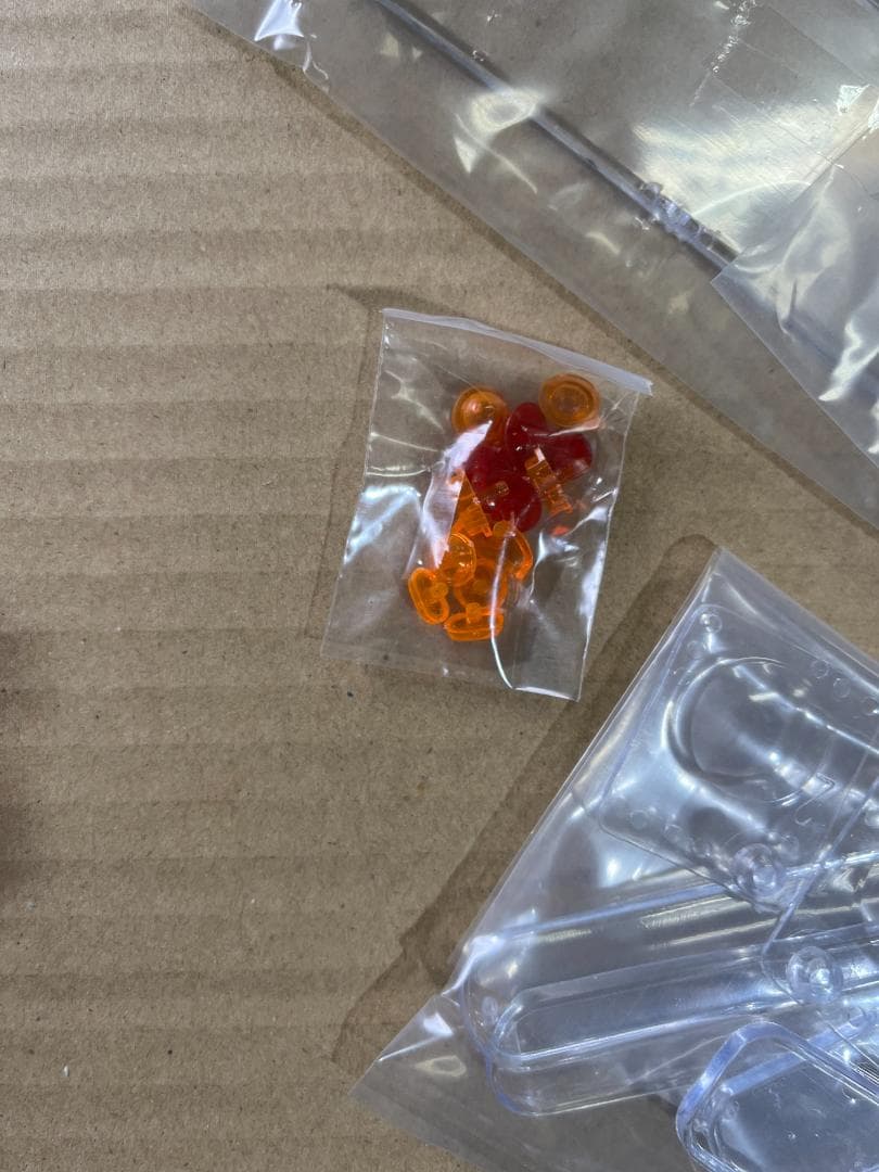 1/10クローラー用ディフェンダーボディ　ヘッドライトカバー片方欠品