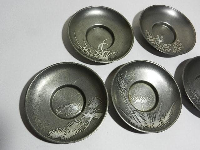 「乾茂號」造　花文図柄錫製茶托五客揃（欄、竹、菊、梅、松）