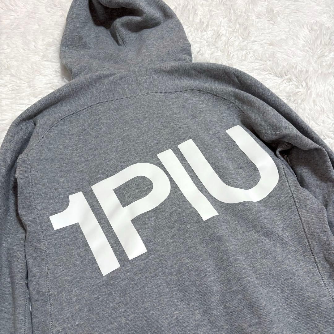 1PIU1UGUALE3 RELAX ビジュージップアップパーカー　ロゴ　XL