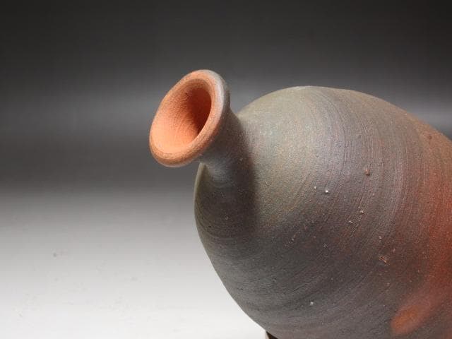 ☆ 岡田輝 備前徳利 味わいのある曲線の一品☆y235