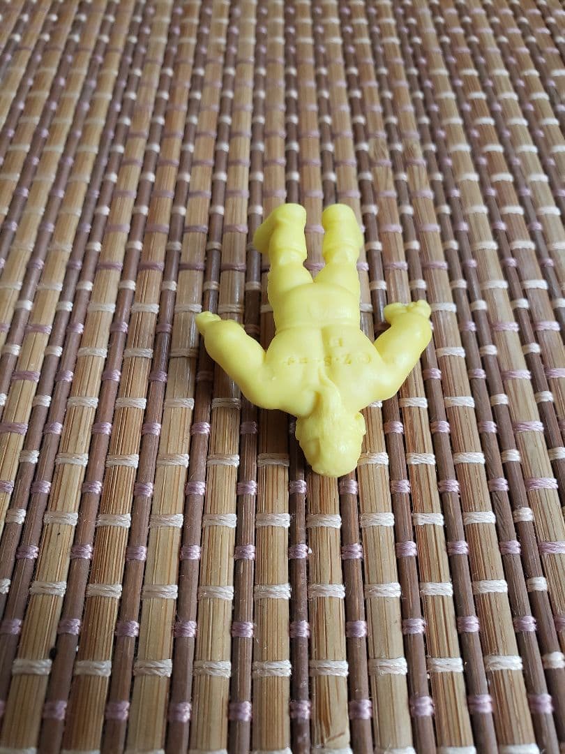 プロレス消しゴム　アニマルウォーリア　黄色　キン消し　キャラクター